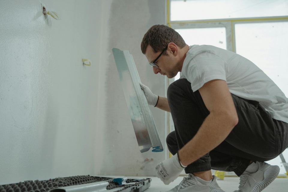 Doubler un mur avec du placo pour isoler et embellir