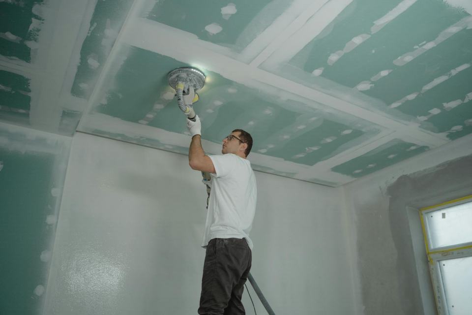 Comment poser du placo au plafond sans difficulté
